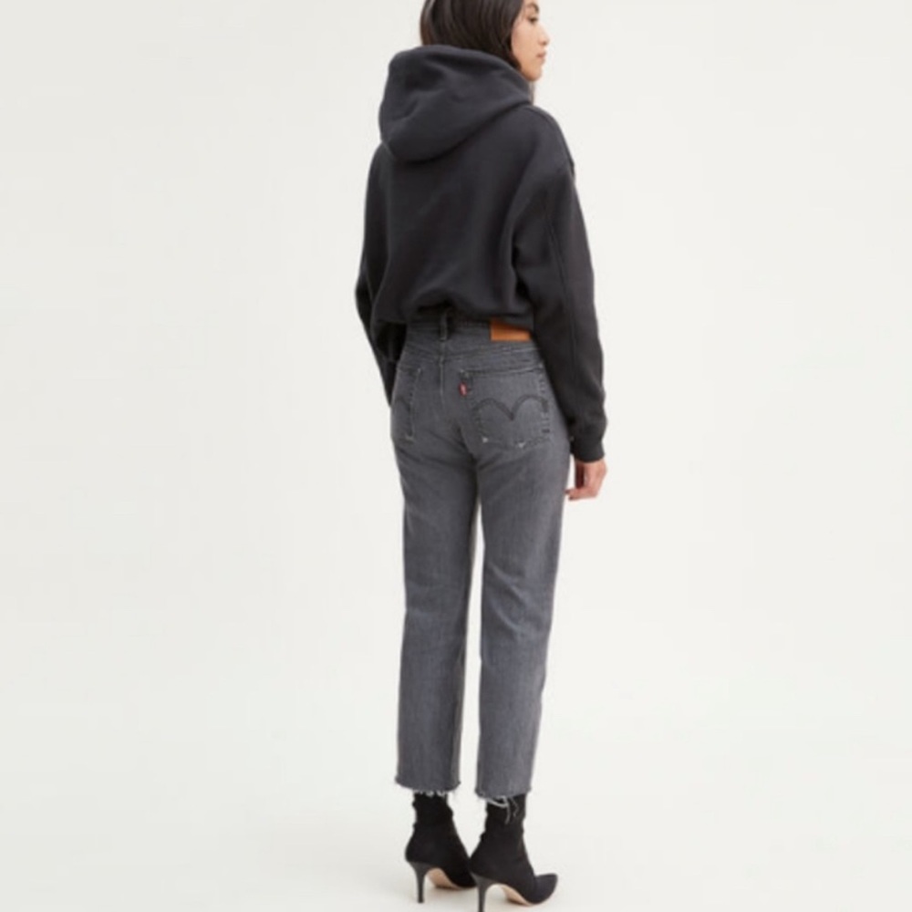 LEVI’S Wedgie Straight Jeans in Smoke Gray, Distressed and Raw Hem, Size 27